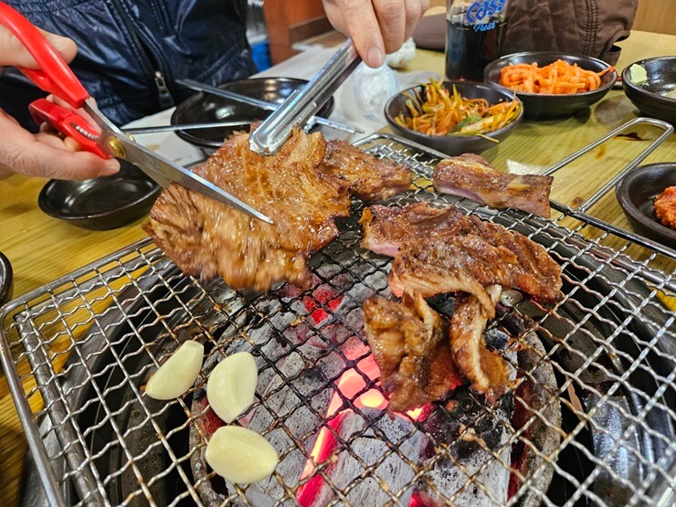 명동돼지한마리&#44; 돼지갈비