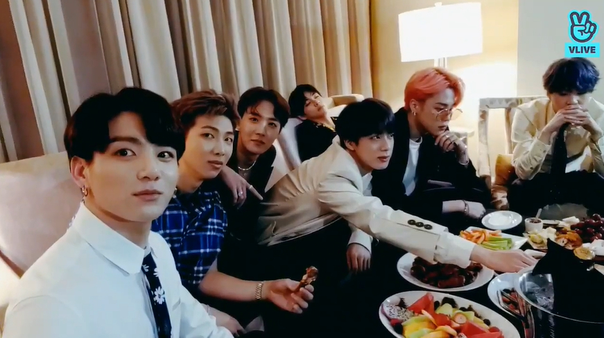  방탄소년단 V라이브 빌보드 직후 축배.. 못다한 수상소감