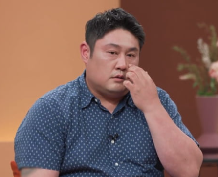 최준석의 야구 해설 모습