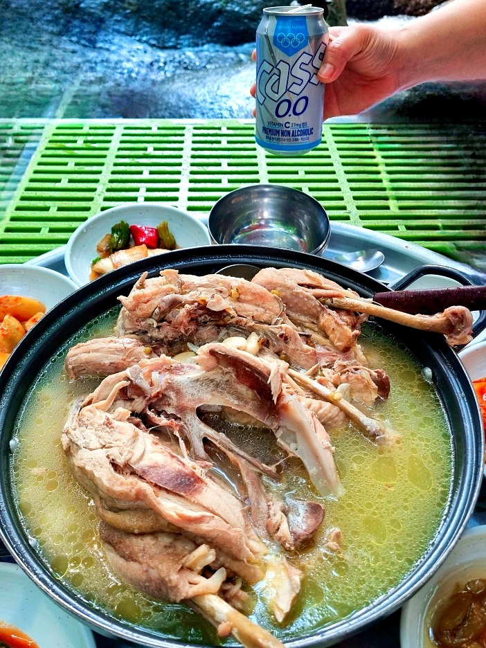 지리산 하동 쌍계사 계곡 신진식당 옆 신흥식당: 계곡 물놀이, 발 담그고 백숙 먹기