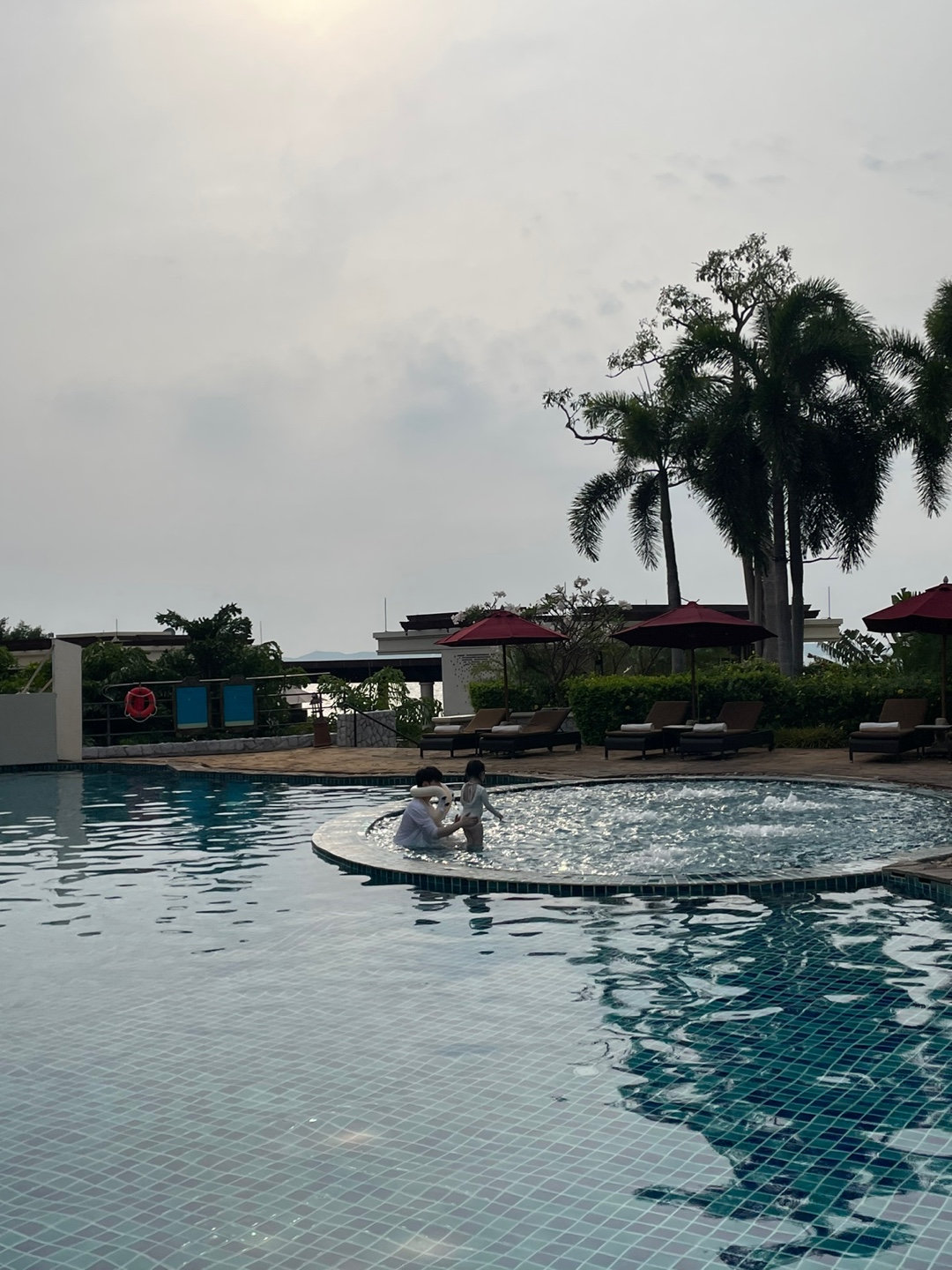 intercontinental-pattaya-swimming-pool