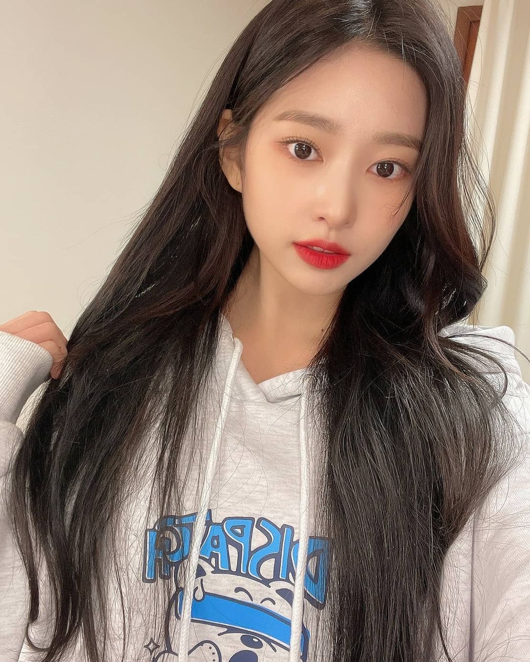  아이즈원 김민주 인스타그램 트위터등 셀카 사진들