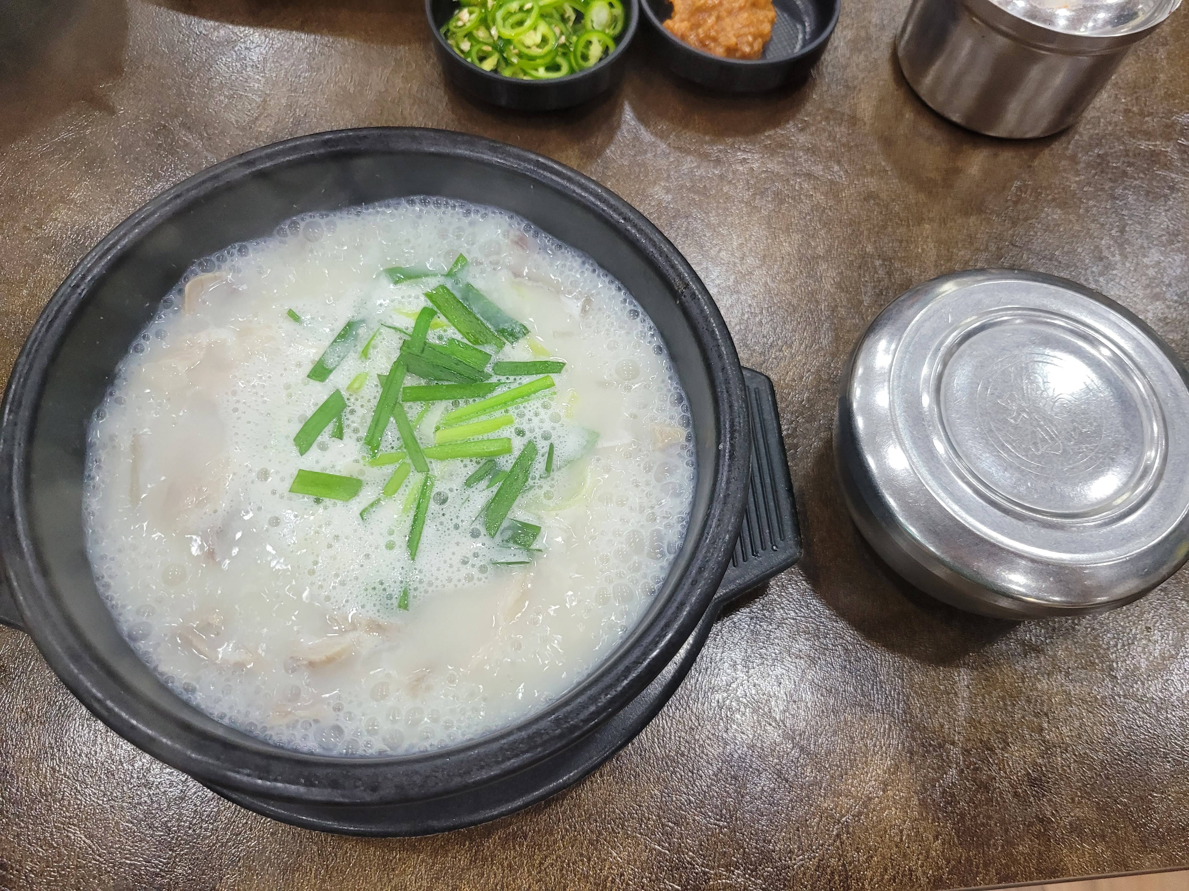 대한민국 일등 국밥집 가가국밥 육수맛이 일품입니다.