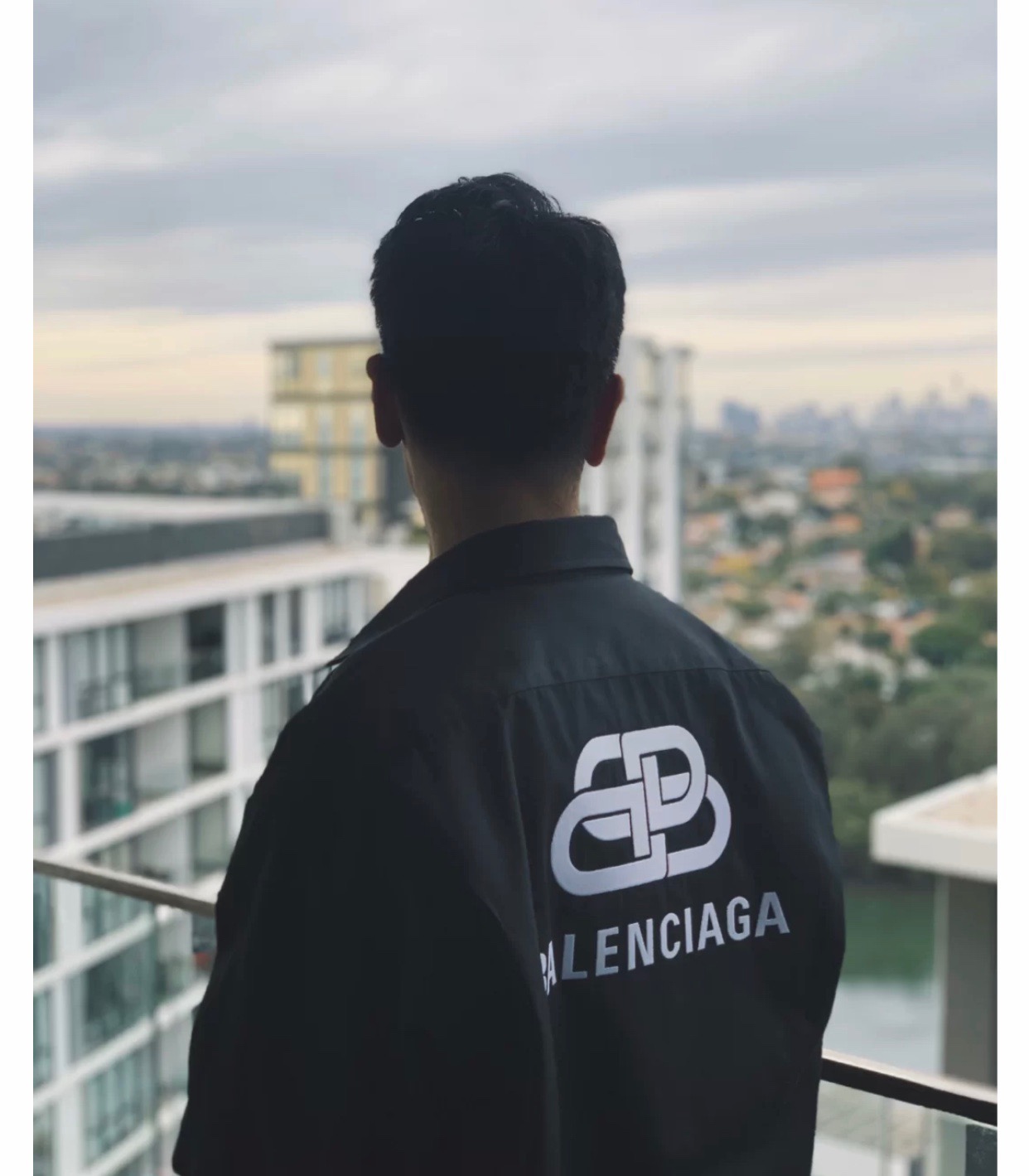  [BALENCIAGA] 발렌시아가 이중 슬리브 셔츠 603106 TGQ07 1000