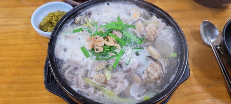 뚝배기칼국수 이미지
