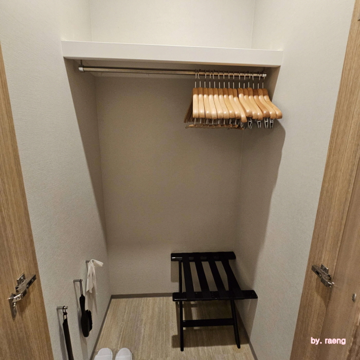 오키나와_국제거리호텔_휴이트나하리조트_옷걸이
