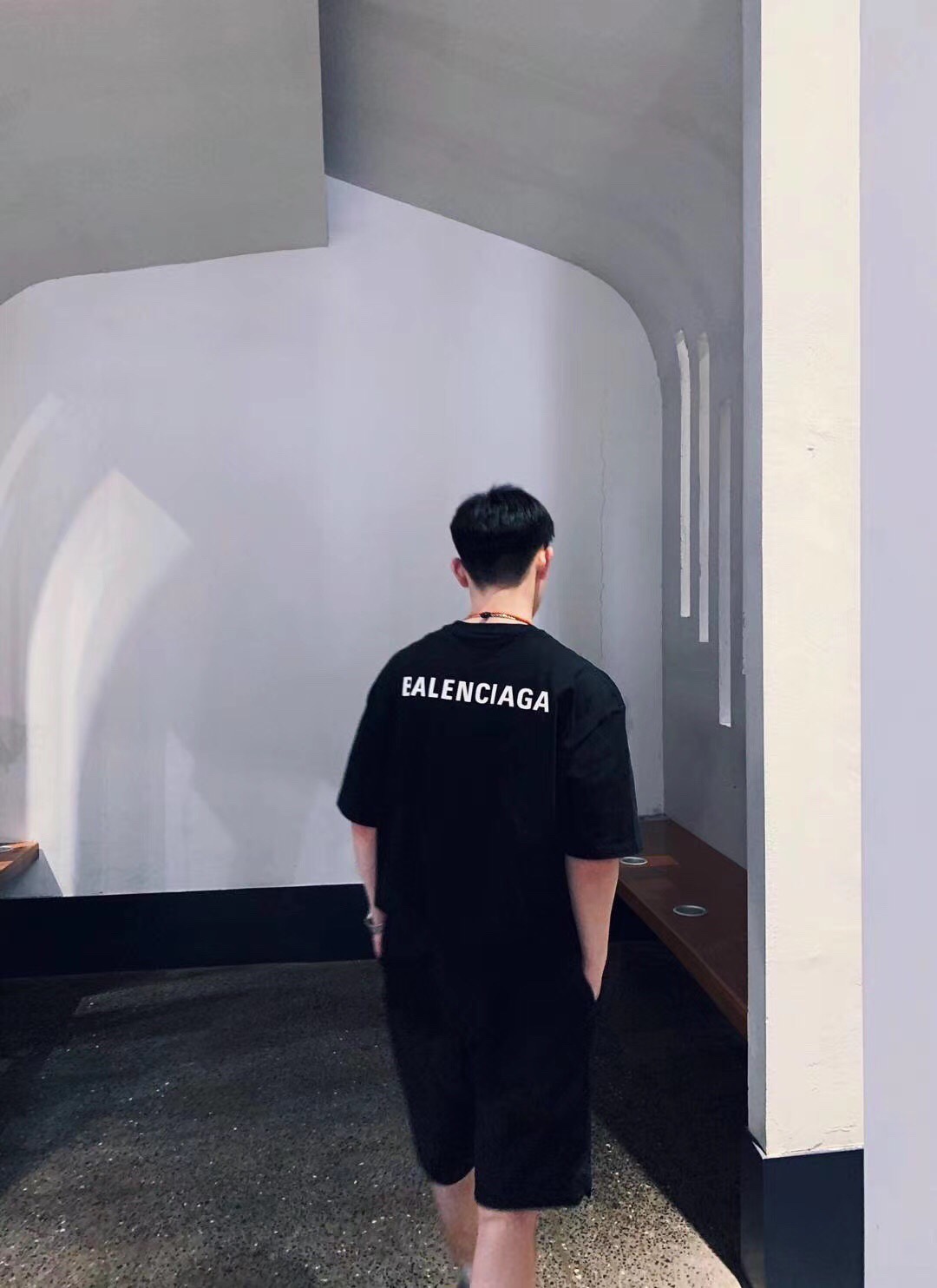  [BALENCIAGA] 발렌시아가 로고 반팔 티셔츠 블랙