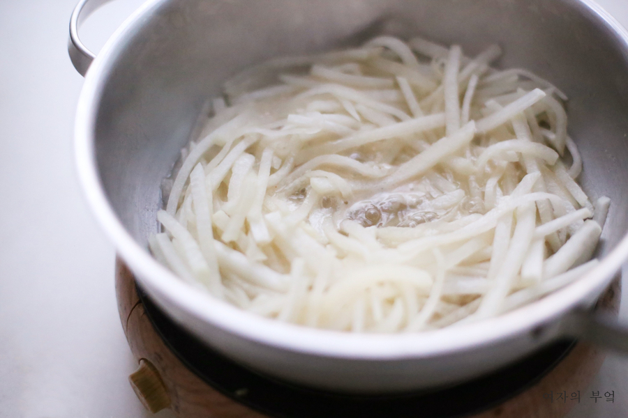 법 제철 무요리 반찬거리 꿀팁 무나물볶음 아기 무나물 만드는 3