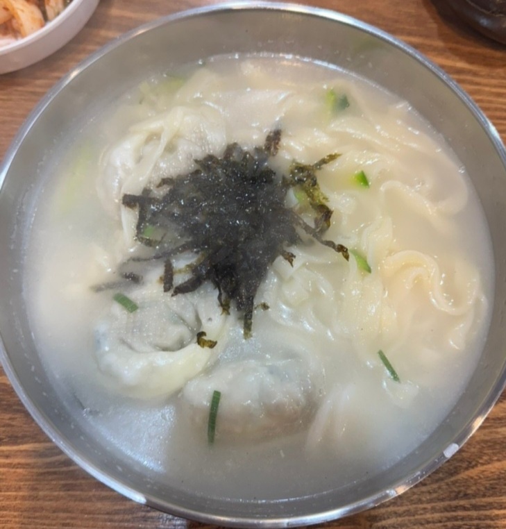 생방송투데이 7000원 손만둣국 광명 맛집(막퍼주는집)