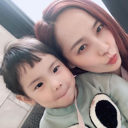  기태영 유진 둘째 딸 로린 벌써 4살 첫째 로희와 쌍둥이 비주얼 내 시키