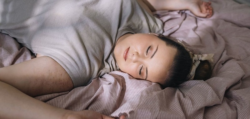 비만 해결, 운동 뿐 아니라 '이것'만 잘해도 뺄 수 있다 Getting enough sleep is a 'game changer' for weight loss, study finds