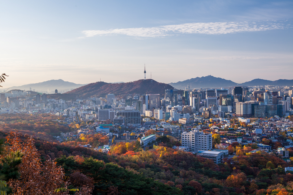 수질오염총량제는 주요 오염원인 공업시설&#44; 농업 활동&#44; 생활 폐기물 등을 대상으로 오염물질의 배출량을 제한하고 관리합니다.