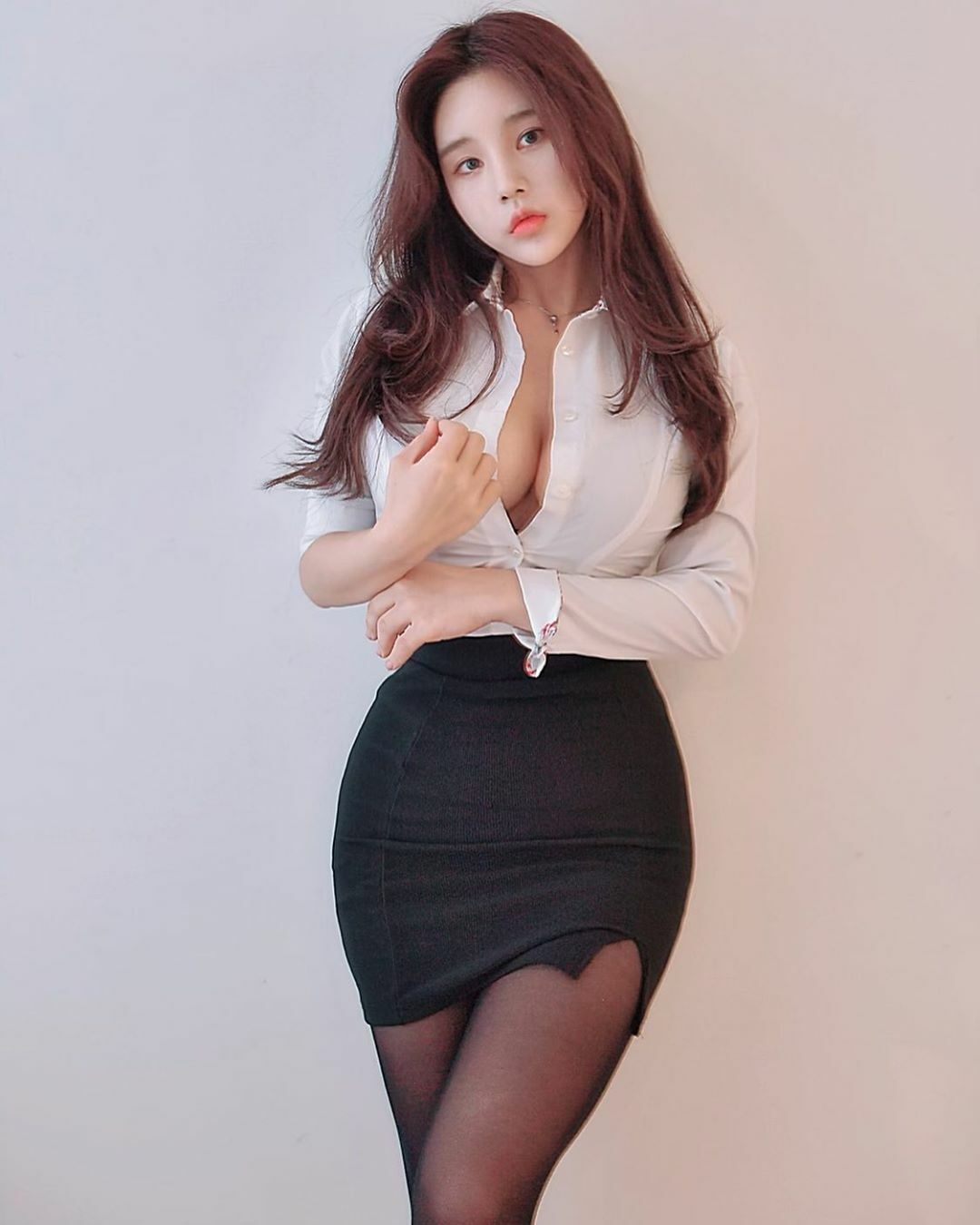 터질듯한 미드의 오피스룩