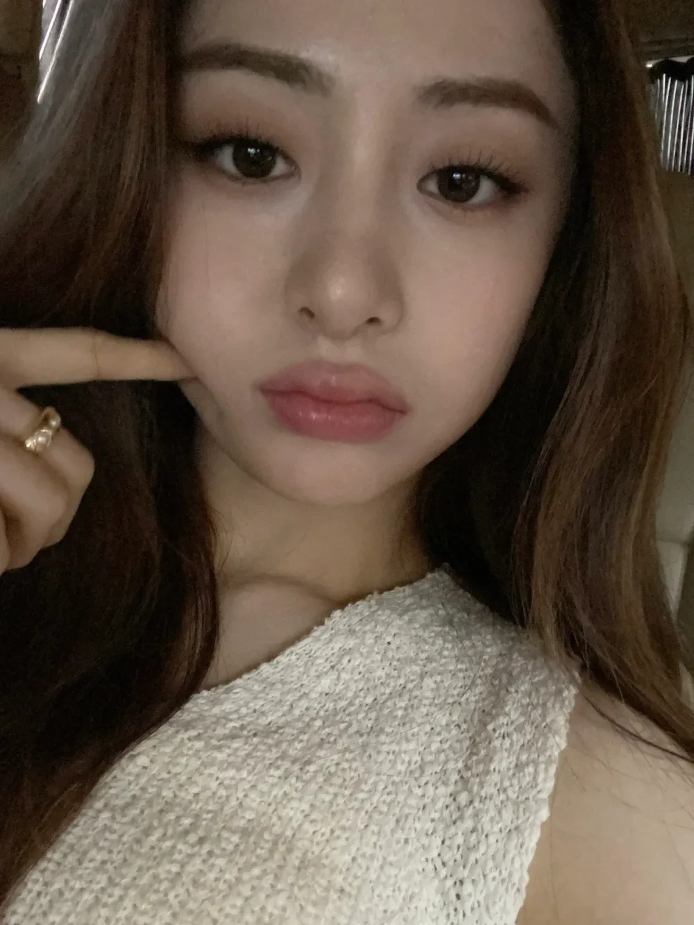 윤