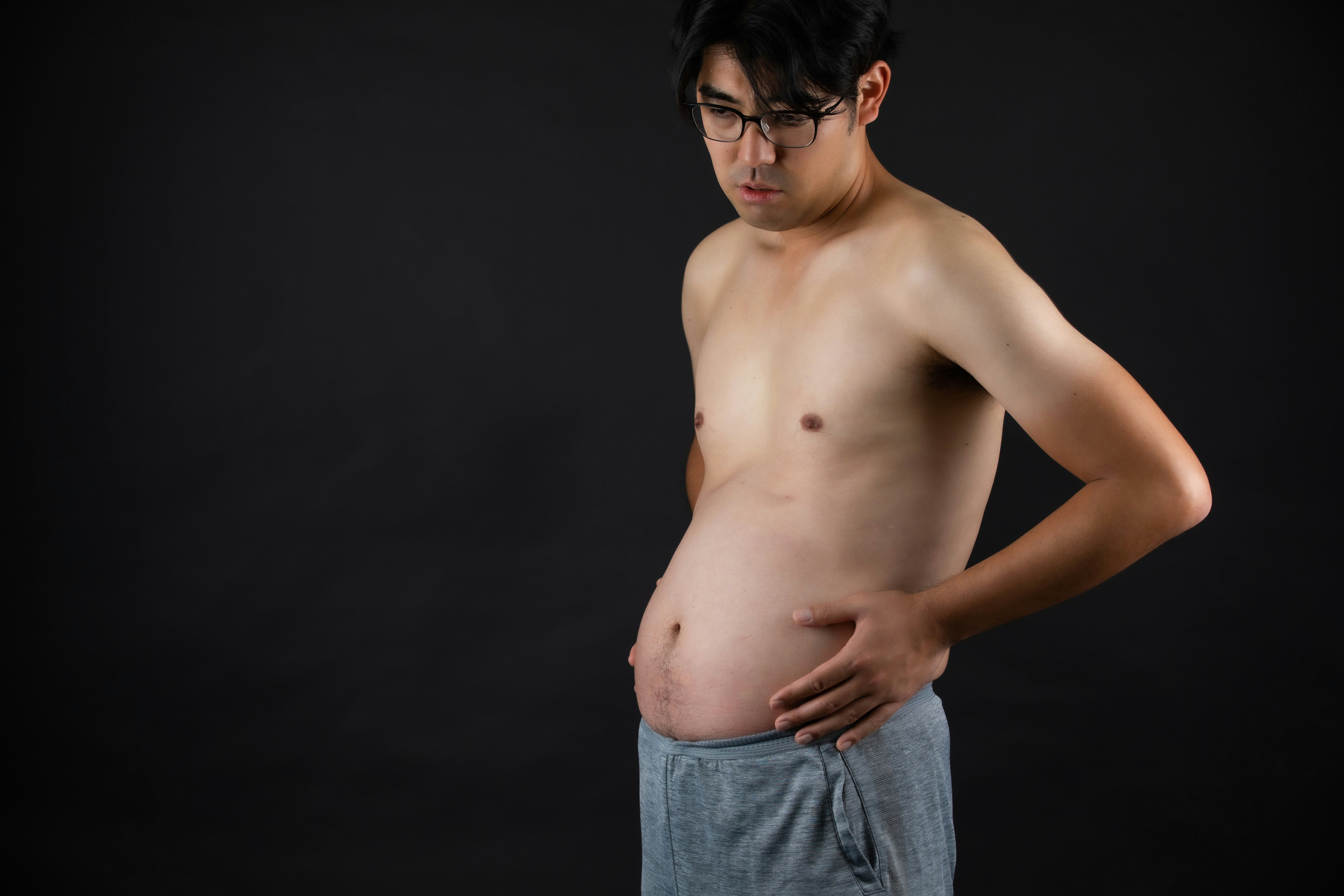 윗배가 나오는 이유 및 빼는 운동법 (+ 통증 설사 부풀어 오르는 증상)