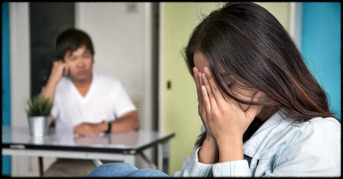  결혼 후 10년 넘게 잠 못 자게 하는 남편 때문에 이혼 고민해야 하나