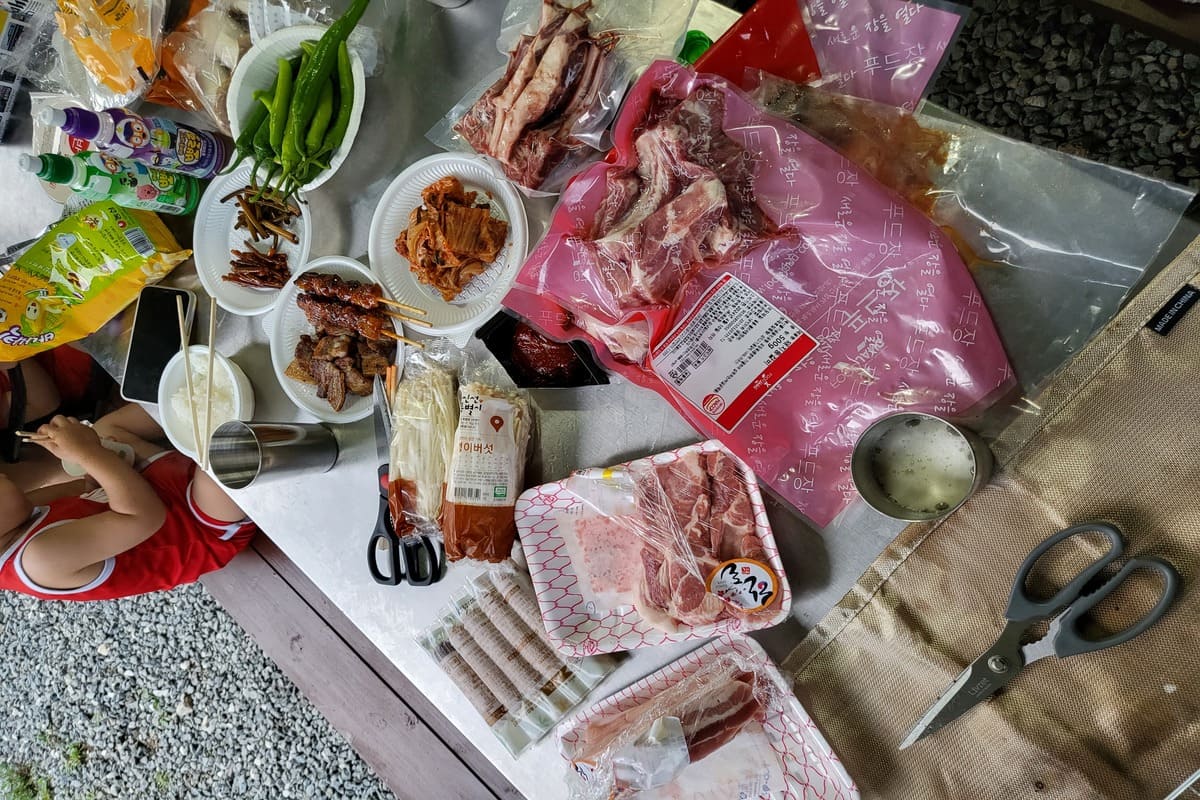 캠핑-고기한상