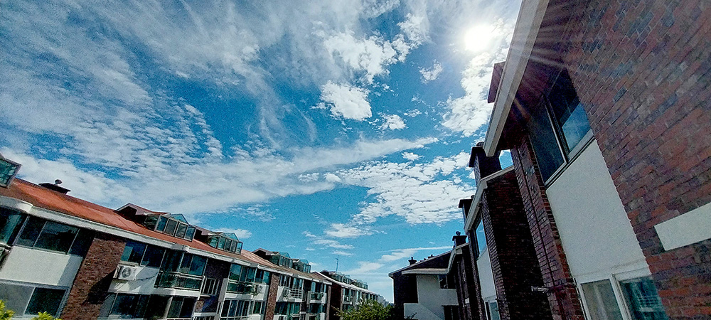 김정문화로에서 대청로사이 파란하늘 흰구름