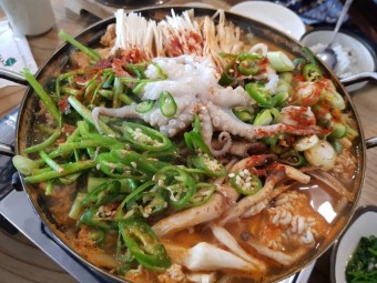 능이동태전골 동태내장전골