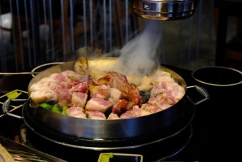 흑돼지 뼈삼겹