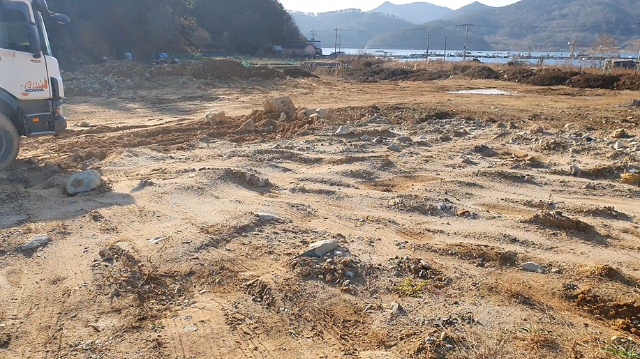  (물번 412번) 경남 창원시 마산 덕동동 소재, 바닷가 뷰가 보이는 토지 2필지 매매 / 문의 055)253-6609