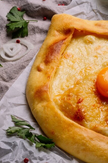 조지아의 대표 음식 : 카차푸리 (Khachapuri)