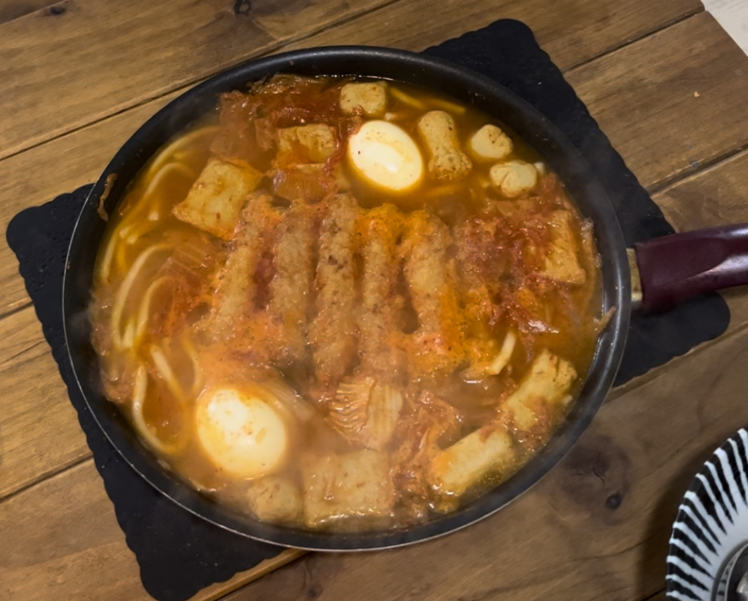  하코야 김치카츠나베 (돈까스 김치나베 우동) 맛있어요