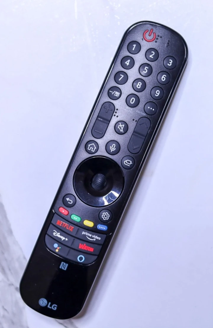 LG 스마트 TV 리모컨에서 셋톱박스 전원 버튼 위치 어디?