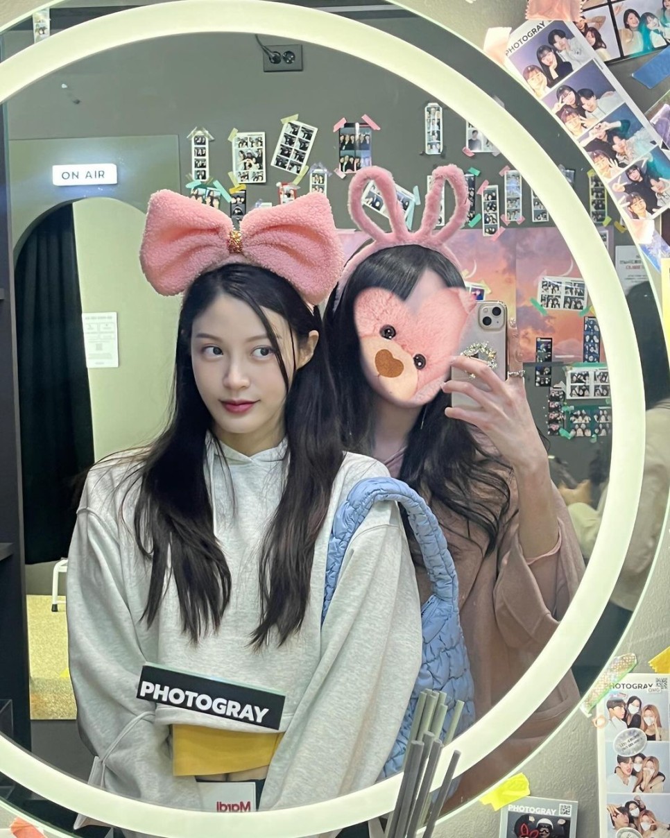  최근 약혼 소식을 전하며 결혼식 장소를 명동성당으로 정했다고 밝힌 조국 전 법무부장관의 딸 조씨의 사진이 지지자들 사이에서 화제