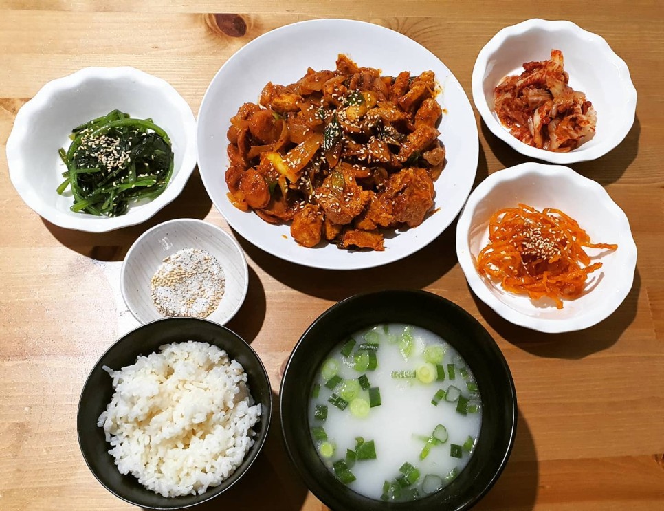 제육밥상 이미지