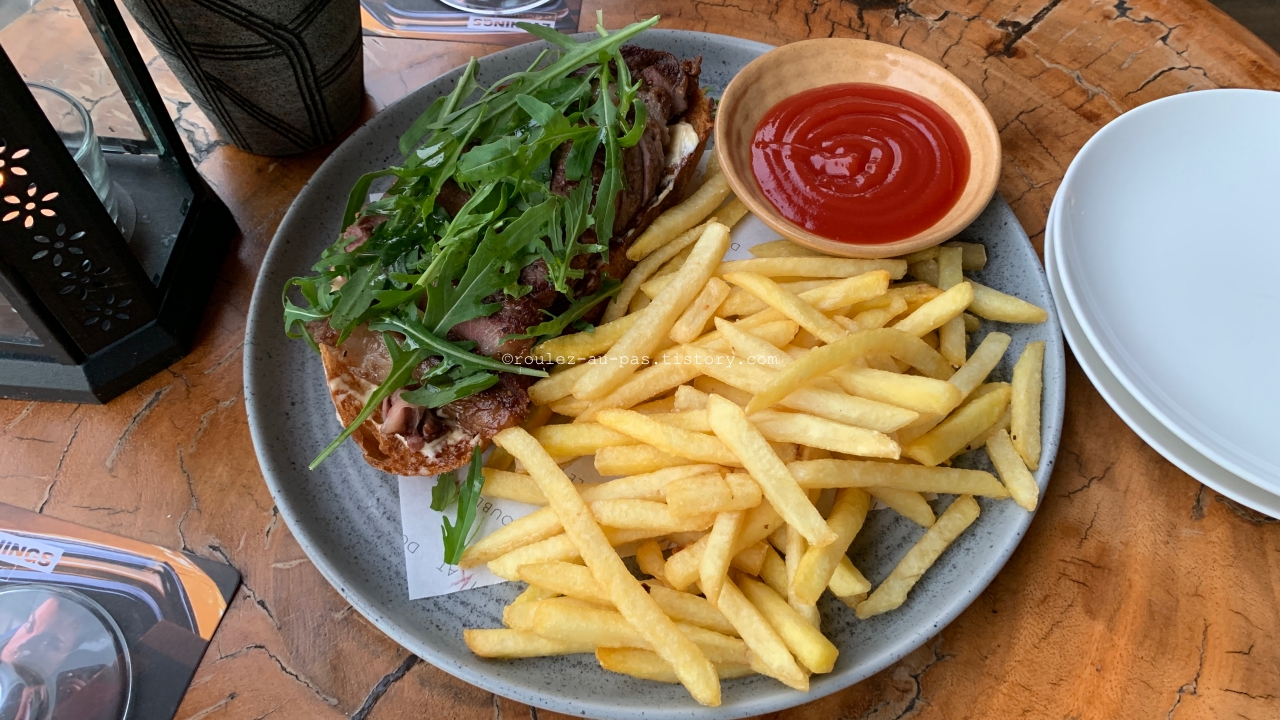 BALI-RENAISSANCE-ULUWATU-R BAR-STEAK SANDWICH