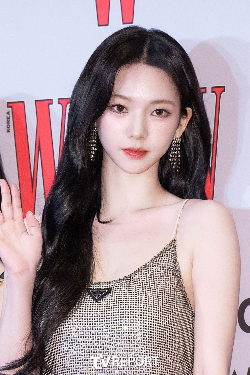  황금빛 끈드레스 에스파 카리나