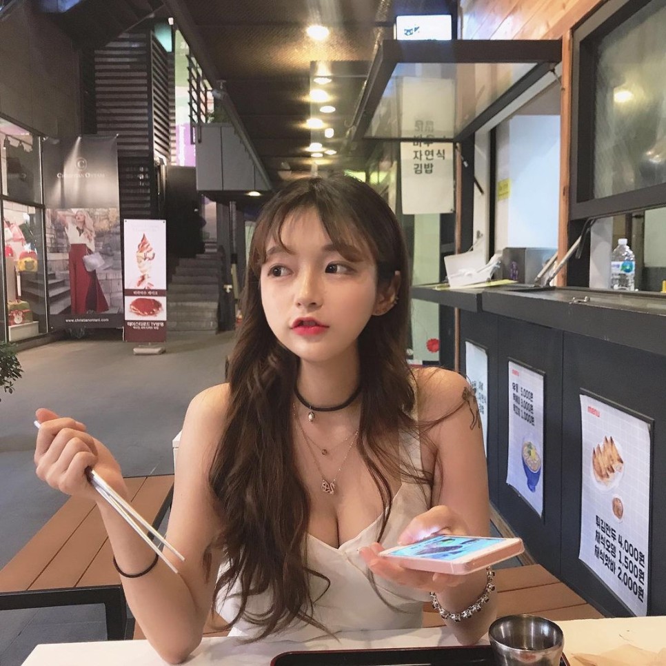 귀요미 인스타녀