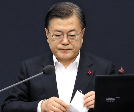  文대통령 “인사권자로 국민께 혼란 드려 사과”