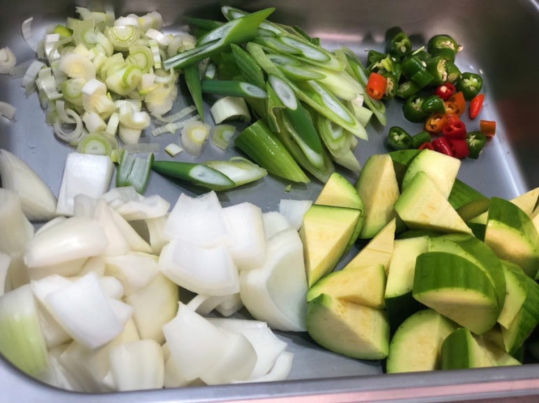 돼지고기 고추장 찌개 재료 손질