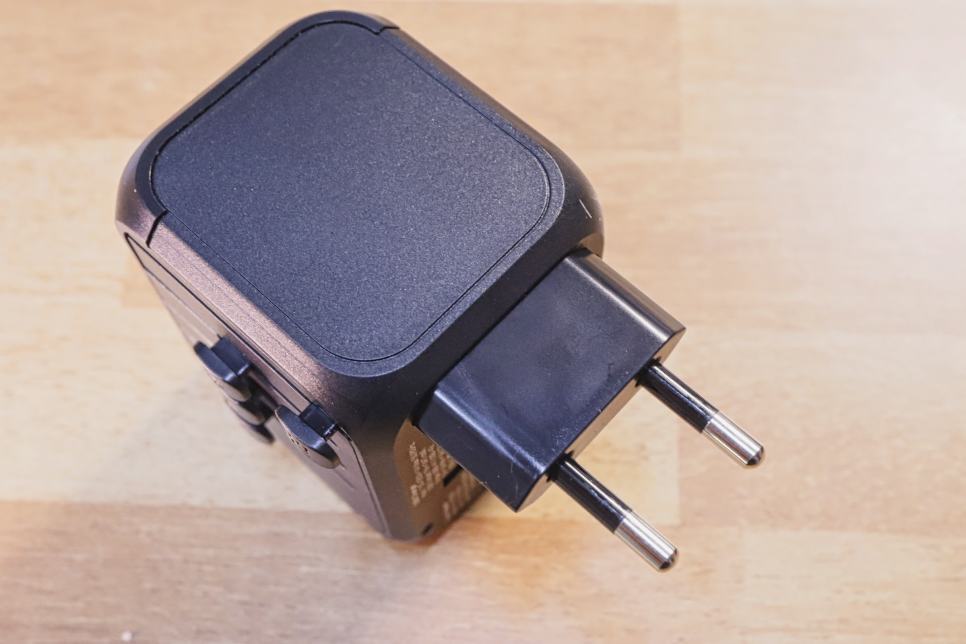 여행용 멀티 어댑터