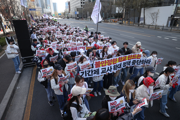  교대생 중도탈락 증가, 교권추락, 교원감축으로 인한 중도탈락