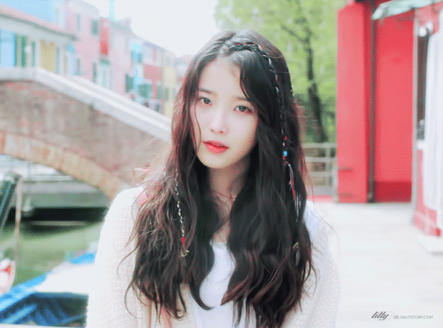  아이유 구독자 466만 채널 IUTV  과자 시간은 거꾸로 간다