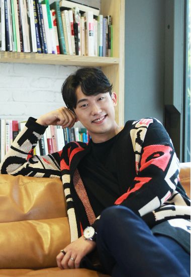  민진웅 프로필 - 영화 - 드라마 - 예능 - 수상 - 작품활동