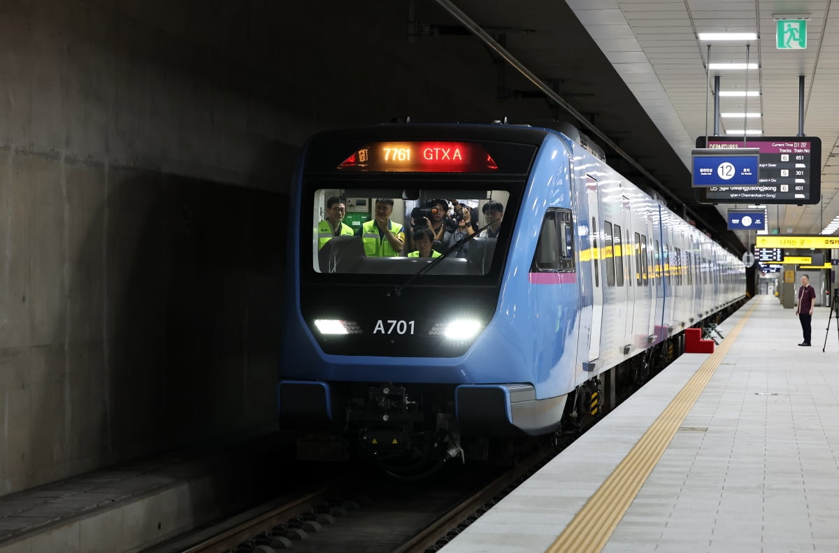 GTX-A 시운전 철도차량이 2023년 9월 21일 SRT수서역에서 동탄역으로 출발하고 있다.