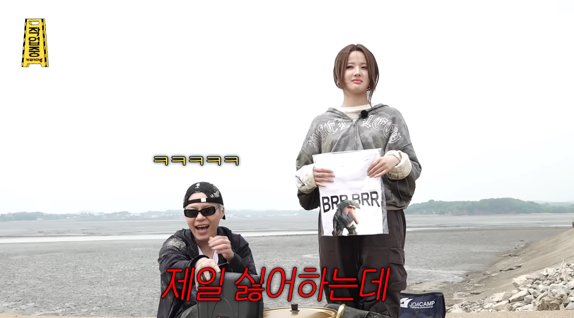 MZ 티셔츠 선물 받고 텐션 확 다운된 키오프 벨...jpg | 인스티즈