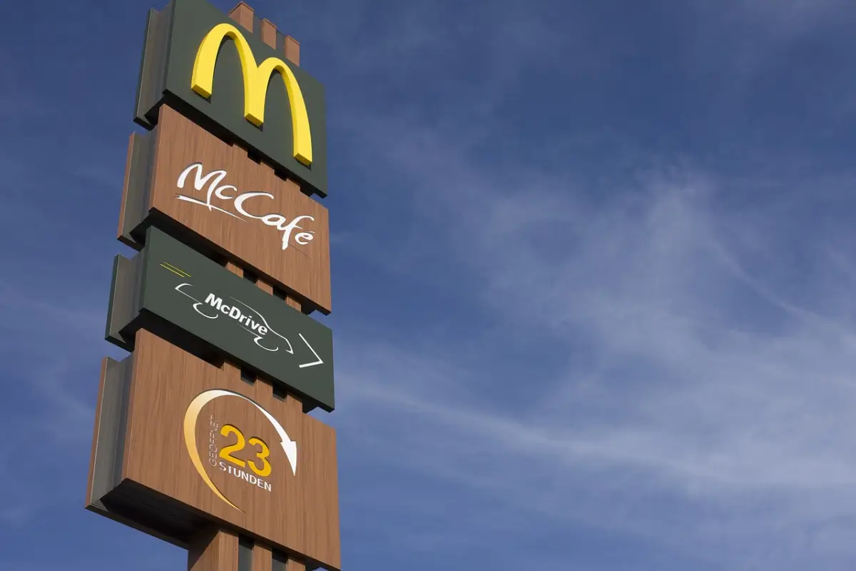 mcdonalds-맥도날드-맥카페-간판