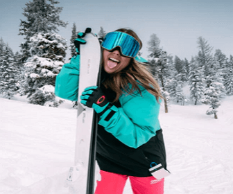 스키를-잡고-있는-여성의-혓바닥-백태