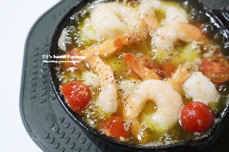 새우 감바스를 만드는 방법은 감바스 알 아질요 새우이다. 14