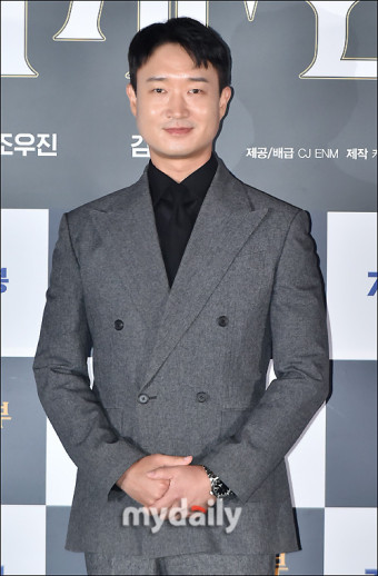 조우진 남자배우상 과거 결혼 아내 64