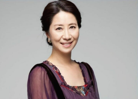 웃고-있는-송옥숙