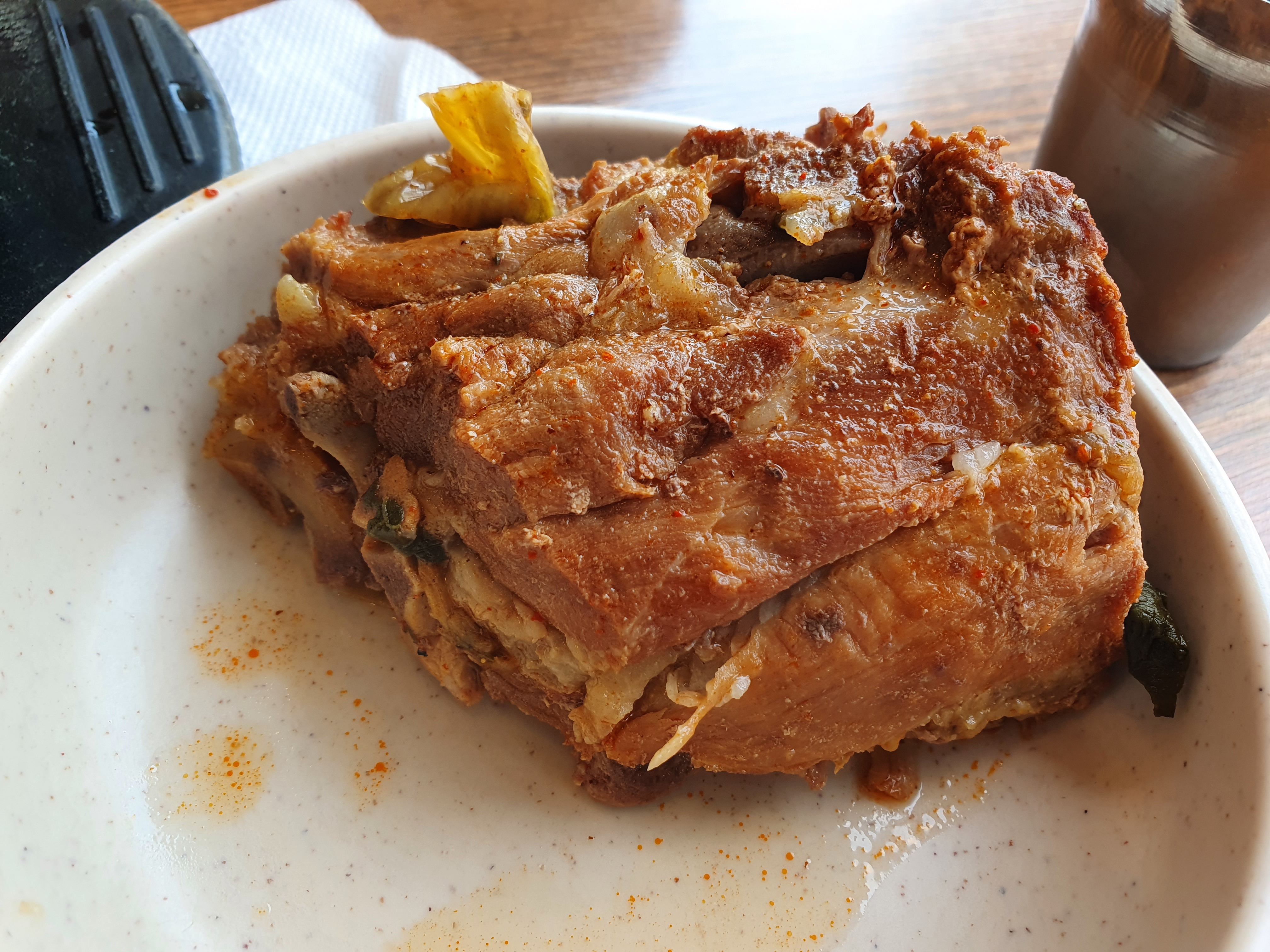고기가-많이-붙어있는-뼈