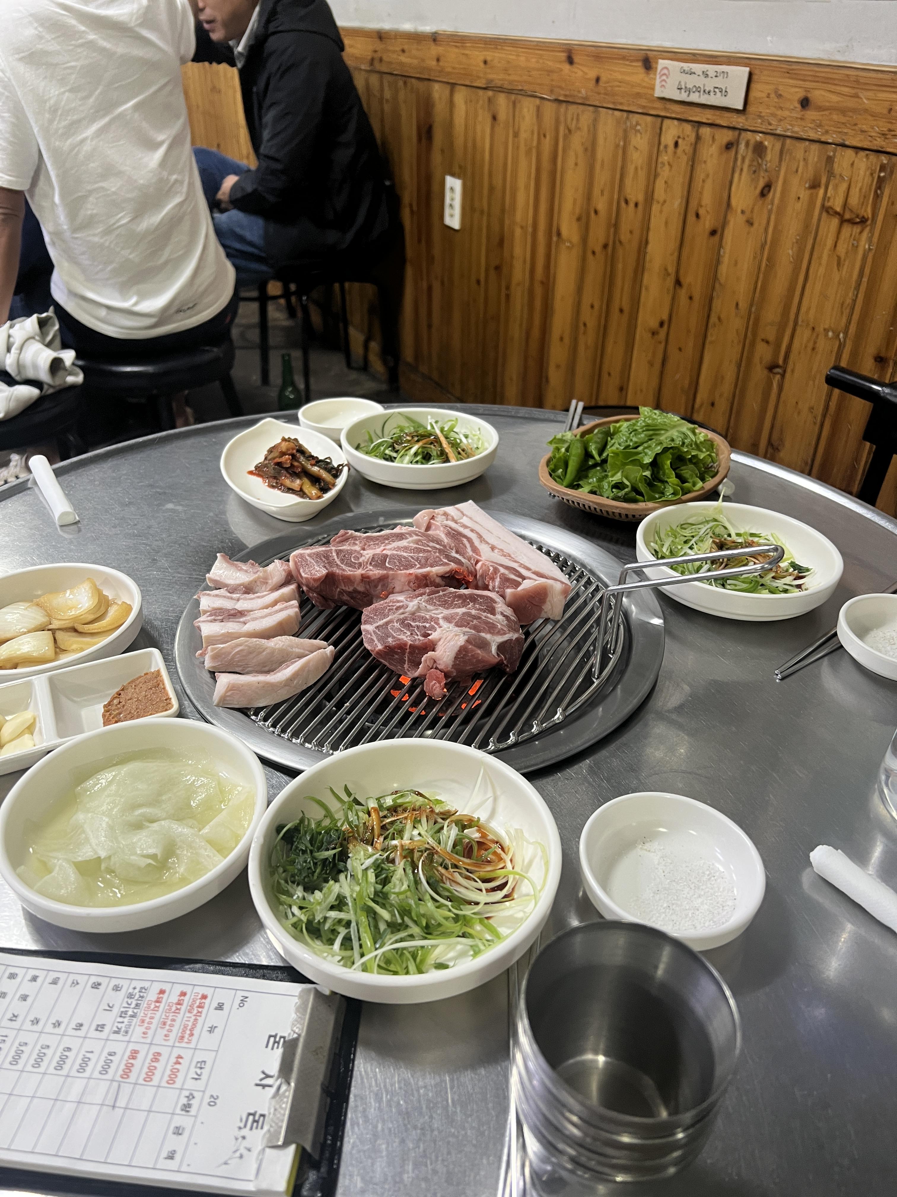  돈사돈 제주 근고기~ 먹고기 ~ 돈사돈.