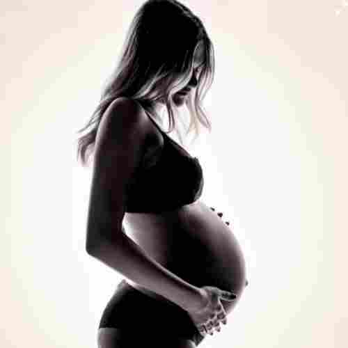 임신-후-태몽을-꾸는-임산부-모습