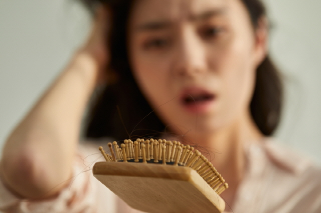 머리카락 얇아지는 이유&#44; 머리카락이 굵어지는 방법